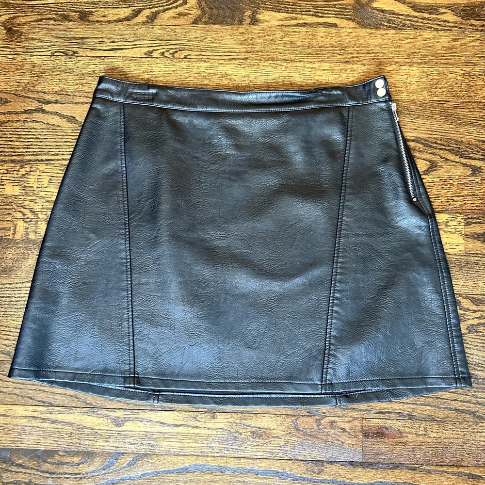 Zara Black Leather zip mini skirt , size XL